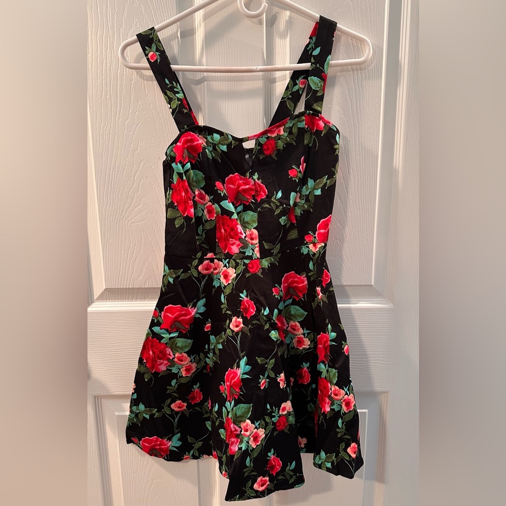 Forever 21 Black and Red Floral Summery Dress w/zipper